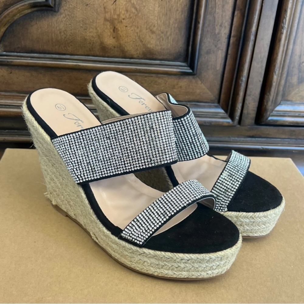 Forever 21 Black and Cream Wedge Sandals NWB